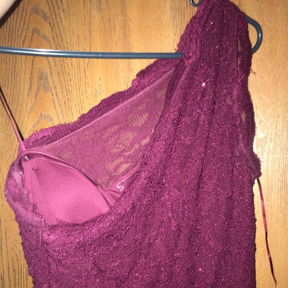 Long lace prom dress - Picture 5 of 5